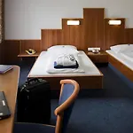 Paradies 4*