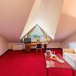 Paradies 4*
