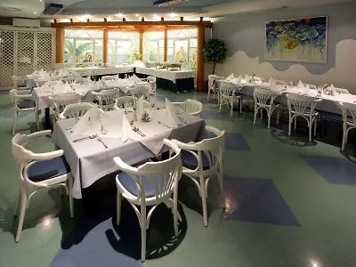 Paradies 4*