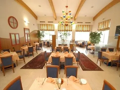 Ξενοδοχείο Paradies 4*