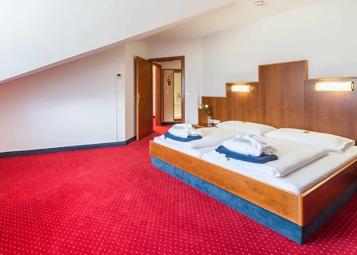 Paradies 4* 格拉茨